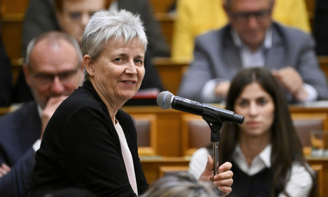 Az oktat&aacute;si miniszter kik&eacute;rte a tantest&uuml;letek v&eacute;lem&eacute;ny&eacute;t az igazgat&oacute;i p&aacute;ly&aacute;zatokr&oacute;l
