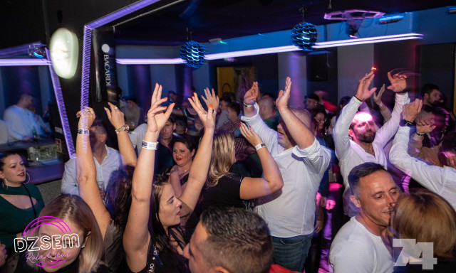 Kar&aacute;csonyi kiad&aacute;s&aacute;val is mindent vitt a DZSEM! - GAL&Eacute;RIA