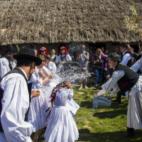 Na ezért nem hervadnak el a szennai lányok! Húsvéti forgatag KÉPGALÉRIA a skanzenből