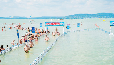 Rendk&iacute;v&uuml;li int&eacute;zked&eacute;sekre k&eacute;sz&uuml;lnek a Balaton-&aacute;t&uacute;sz&aacute;sn&aacute;l az annyira alacsony a v&iacute;z&aacute;ll&aacute;s miatt
