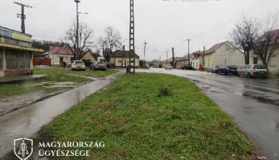 Csal&aacute;di balh&eacute; Kaposv&aacute;r k&uuml;lv&aacute;ros&aacute;ban - Vascsővel esett neki az asszony fia haragos&aacute;nak