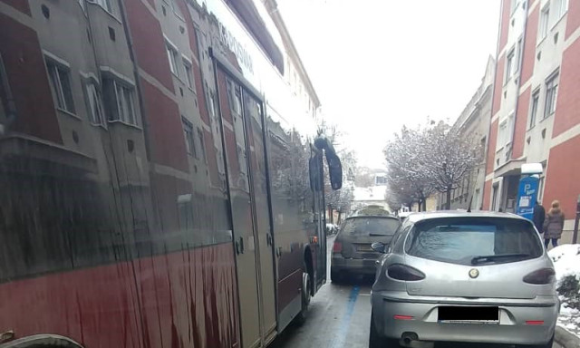 20 percig &aacute;llt a Kontr&aacute;ssy egy profi parkol&aacute;s miatt
