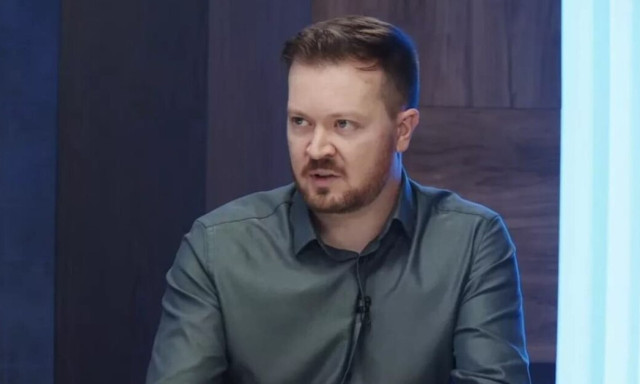 T&ouml;bb szervezet mellett a Hintalovon Alap&iacute;tv&aacute;nyt is t&aacute;mogatja Szab&oacute; Bence