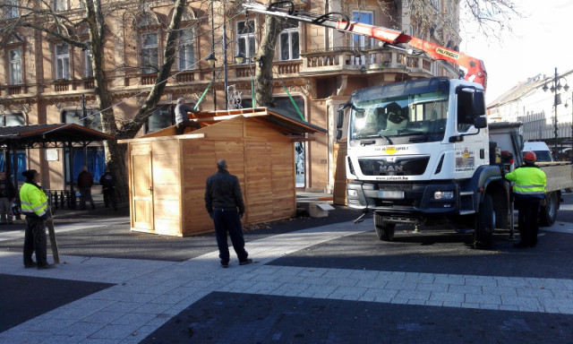 Bez&aacute;rt az adventi v&aacute;s&aacute;r, de m&aacute;ris itt a Szilveszter!