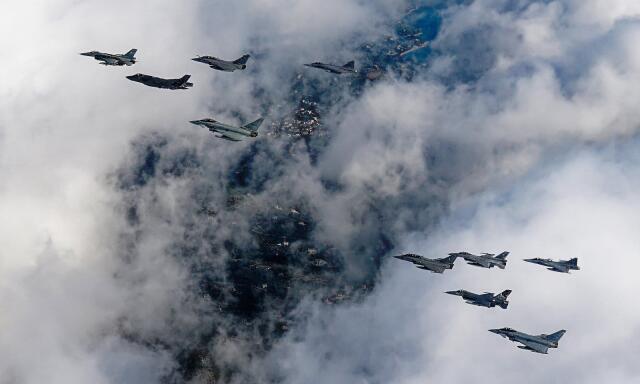 Ism&eacute;t gripenek gyakorlatoznak v&aacute;rosunk felett - Fokozott hanghat&aacute;sra kell sz&aacute;m&iacute;tani