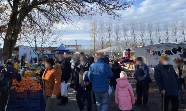 Ki &eacute;rti ezt? Adventi v&aacute;s&aacute;rt nem lehet tartani, a sima v&aacute;s&aacute;r viszont minden vas&aacute;rnap t&ouml;mve van