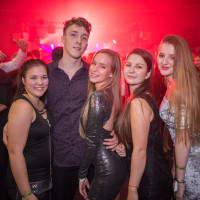 Eszméletlen tömeg ropta a Deltára az egyetemi gólyabálon! - GALÉRIA