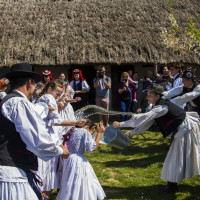 Na ezért nem hervadnak el a szennai lányok! Húsvéti forgatag KÉPGALÉRIA a skanzenből