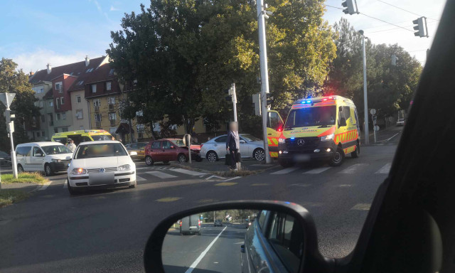 P&eacute;ntek reggeli r&aacute;fut&aacute;sos baleset a Meki kereszteződ&eacute;s&eacute;ben