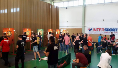 Sz&eacute;p sz&aacute;m&uacute; nevező indult a Target Darts Club h&eacute;tv&eacute;gi verseny&eacute;n