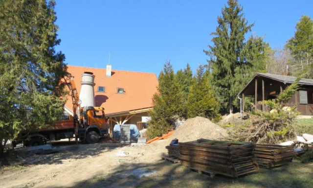 Szab&aacute;lytalanul rakodott le a kaposv&aacute;ri g&eacute;pkocsivezető, munkat&aacute;rsa hal&aacute;l&aacute;t okozt&aacute;k az elszabadult zsaluelemek