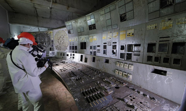 &Iacute;me az első felv&eacute;telek a turist&aacute;k előtt megnyitott csernobili atomerőmű ir&aacute;ny&iacute;t&oacute;term&eacute;ből
