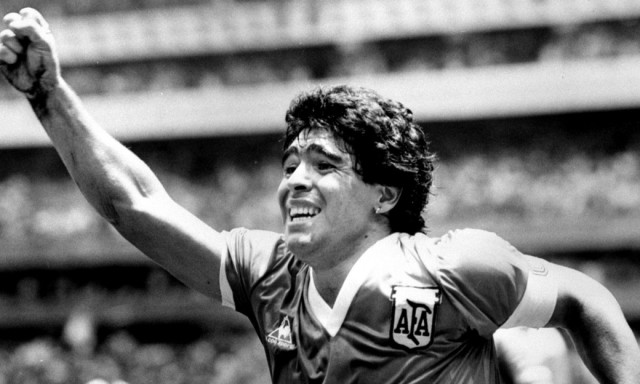 Elhunyt Diego Maradona