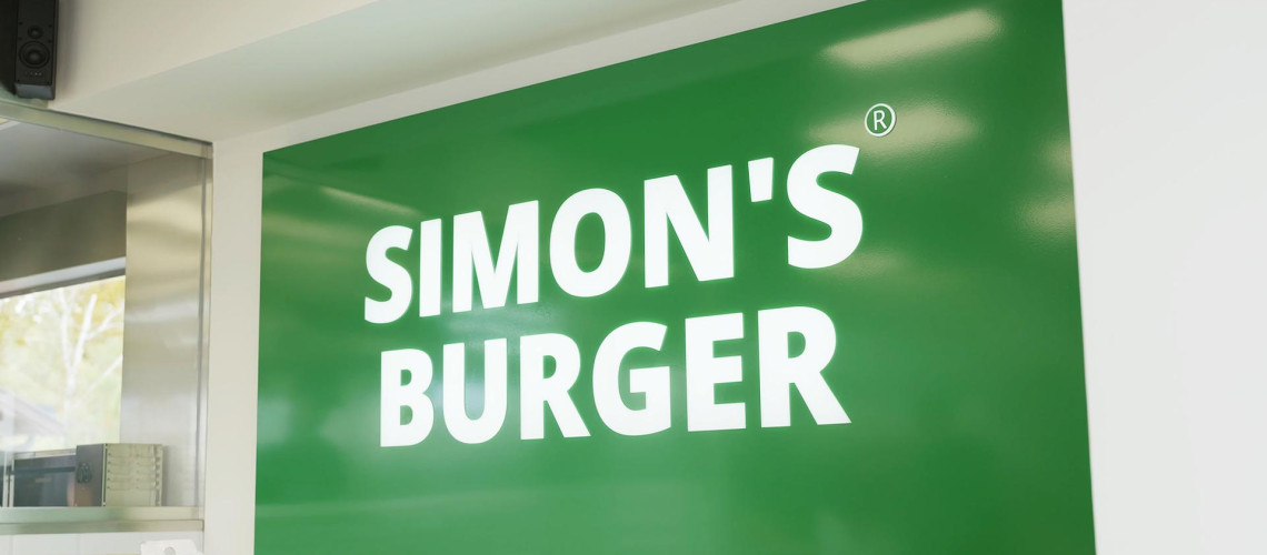 Egy szerencs&eacute;s egy &eacute;vig ingyen ehet heti egyszer a kaposv&aacute;ri Simon&rsquo;s Burgerben!