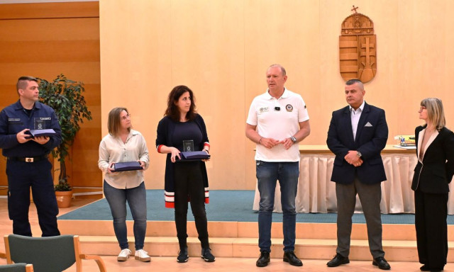 Szem&eacute;lyesen k&ouml;sz&ouml;nte meg Győrfi P&aacute;l a somogyi hivatali dolgoz&oacute;k &eacute;letment&eacute;s&eacute;t
