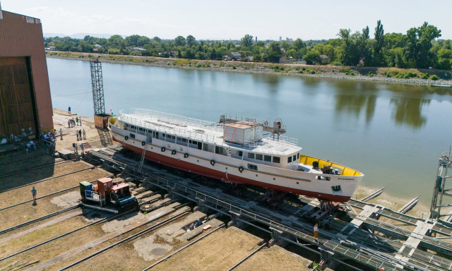&Uacute;jra v&iacute;zre ker&uuml;l a Balaton legend&aacute;s haj&oacute;ja, a Beloiannisz
