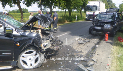 K&eacute;t aut&oacute; karambolozott Nagyat&aacute;d &eacute;s L&aacute;bod k&ouml;z&ouml;tt