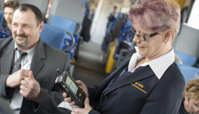 M&eacute;g t&ouml;bbet kell fizetnie annak, aki vonaton vagy buszon bliccel