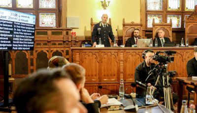 Elk&ouml;sz&ouml;nt a somogyi rendőrfőkapit&aacute;ny, Szita sajn&aacute;lja a t&aacute;voz&aacute;s&aacute;t