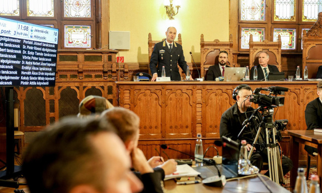 Elk&ouml;sz&ouml;nt a somogyi rendőrfőkapit&aacute;ny, Szita sajn&aacute;lja a t&aacute;voz&aacute;s&aacute;t