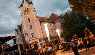 Méteres lángcsóvák, veterán autók, Lotfi Begi koncert - Ilyen volt a Rippl Rónai Kupa megnyitója - VIDEÓ