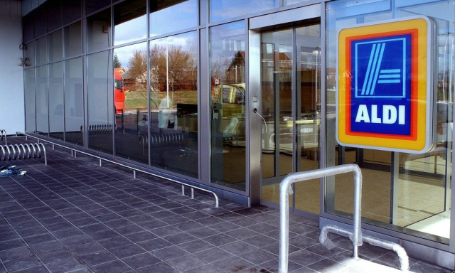 &Oacute;ri&aacute;si &aacute;tver&eacute;s, hogy az ALDI 7.000 forintos aj&aacute;nd&eacute;kutalv&aacute;nyt osztogat