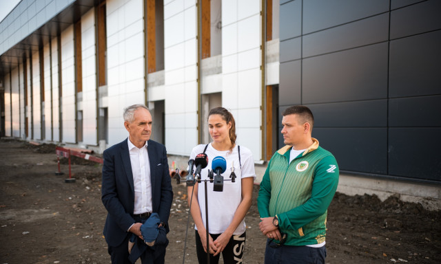 Egy olimpikon szelte Kaposv&aacute;ron a habokat - Jakabos Zsuzsanna n&eacute;zett be az uszod&aacute;nkba