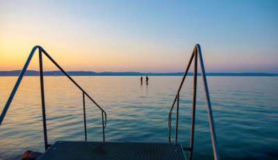 A balatonf&uuml;redi Kisfaludy Strand lett 2026 legjobb balatoni strandja