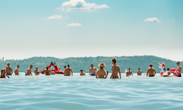 Nincs kifog&aacute;s, ir&aacute;ny a Balaton - Van, ahol m&aacute;r 22 fokos a v&iacute;z