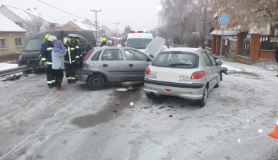 H&aacute;rmas karambol Kaposv&aacute;ron