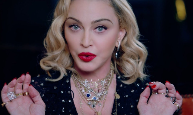 Madonna a saj&aacute;t &eacute;let&eacute;ről forgat filmet, saj&aacute;t rendez&eacute;sben