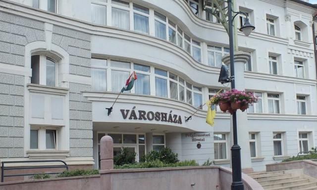 &Uuml;gyf&eacute;lfogad&aacute;si sz&uuml;net lesz a V&aacute;rosh&aacute;z&aacute;n