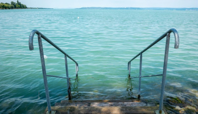 Ennyit drágult a Balatonozás idén a fizetős strandokon