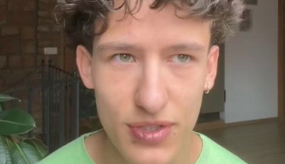 Fiatal zen&eacute;szt vertek &ouml;ssze Kaposv&aacute;r belv&aacute;ros&aacute;ban