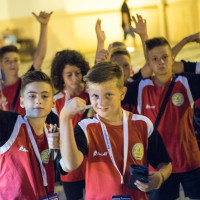 Elkergette az eső a fiatalokat a Kossuth térről - GALÉRIA