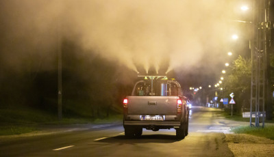 Olyan meleg van, hogy a f&ouml;ldről irtj&aacute;k a sz&uacute;nyogokat