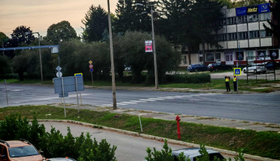 Figyeljetek, dr&oacute;nnal megsp&eacute;kelt rendőri ellenőrz&eacute;s a Domb&oacute;v&aacute;ri &uacute;ton!