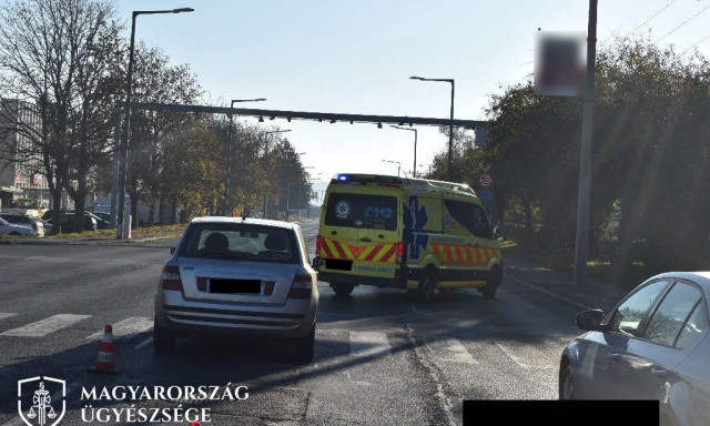 Zebr&aacute;n g&aacute;zolt gyalogost a kaposv&aacute;ri sofőr