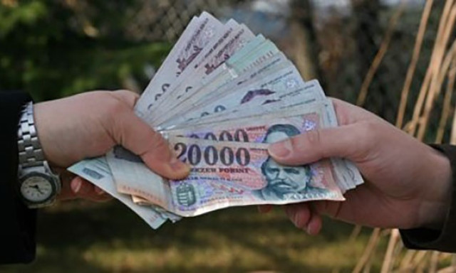 &Iacute;gy csalt ki t&ouml;bb mint 10 milli&oacute;t &uuml;gyfeleitől a somogyi redőny&ouml;s