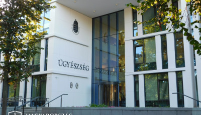 Hamis v&eacute;grendeletet k&eacute;sz&iacute;tett a feles&eacute;g, hogy &ouml;v&eacute; legyen a 30 milli&oacute;s &ouml;r&ouml;ks&eacute;g