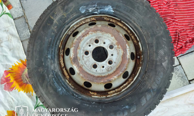 Hollandi&aacute;b&oacute;l, p&oacute;tker&eacute;kben csemp&eacute;szt&eacute;k a kokaint a si&oacute;foki d&iacute;lerek - VIDE&Oacute;