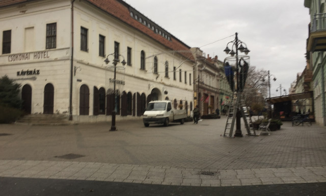 Egy plat&oacute;s kisteheraut&oacute; nagyon ronda dolgot művelt a belv&aacute;rosban