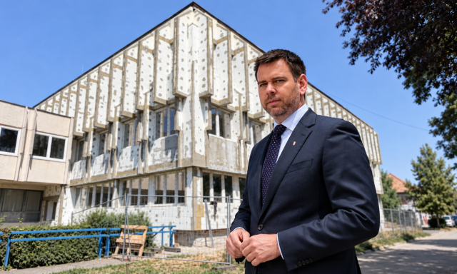 Vit&eacute;zy D&aacute;vidhoz ker&uuml;lt a G&eacute;p&eacute;sz &uuml;gye, megold&aacute;st kell tal&aacute;lnia a fel&uacute;j&iacute;t&aacute;s befejez&eacute;s&eacute;re