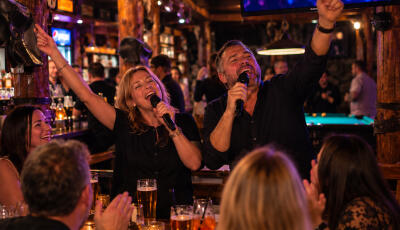 Karaoke est&eacute;re k&eacute;sz&uuml;l a Mozivil&aacute;g! Nyerj 5000 Ft-os italkupont vagy p&aacute;ros mozijegyet!