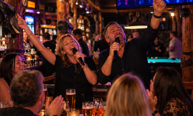 Karaoke est&eacute;re k&eacute;sz&uuml;l a Mozivil&aacute;g! Nyerj 5000 Ft-os italkupont vagy p&aacute;ros mozijegyet!