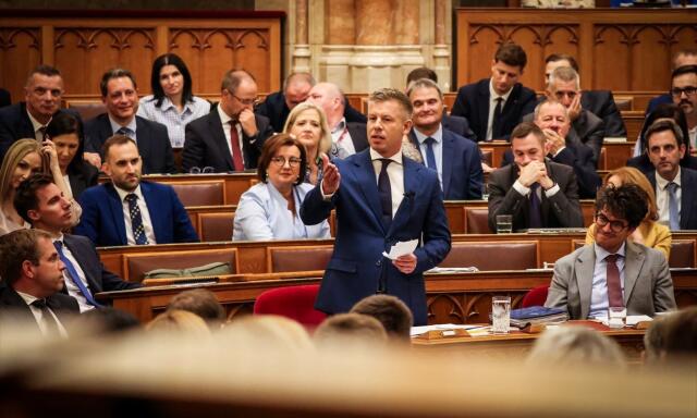 M&aacute;t&oacute;l visszat&eacute;rnek a parlamenti k&ouml;zvet&iacute;t&eacute;sek az M1-re