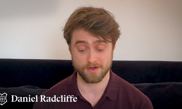 Maga Daniel Radcliffe &eacute;s David Beckham olvasnak fel nek&uuml;nk az első Harry Potter k&ouml;nyvből