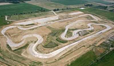 Laza 664 mill&aacute;&eacute;rt kelt el a Balatonring