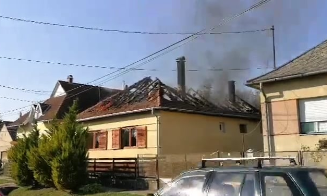 Teljesen le&eacute;gett egy h&aacute;z tetőszerkezete Igalban - VIDE&Oacute;