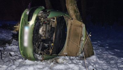 &Aacute;rokba csap&oacute;dott egy aut&oacute; h&eacute;tfő d&eacute;lut&aacute;n Szeny&eacute;rn&eacute;l
